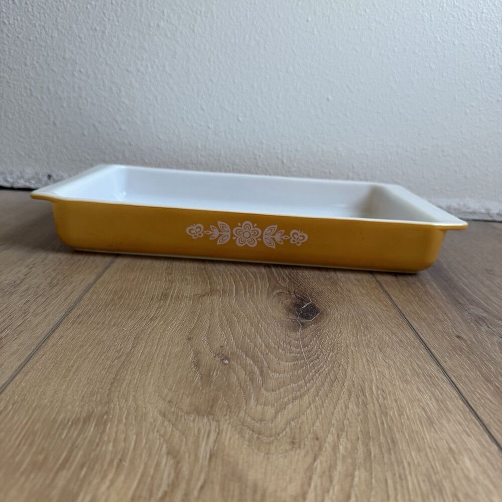 Pyrex Butterfly Gold 9"x13" Lasagna Pan Baking Dish #933 Vintage - Excellent